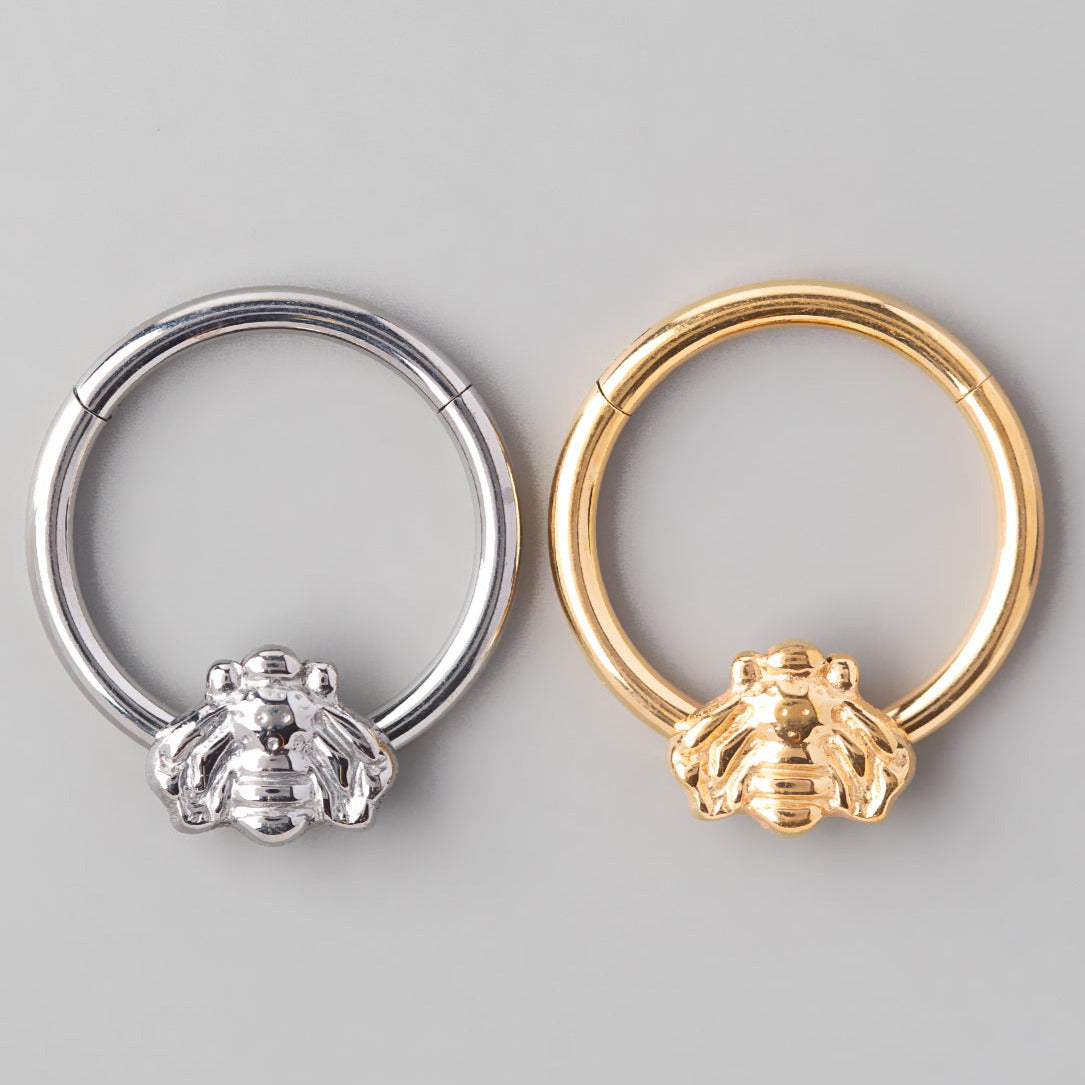 Hinged Segment Ring Bumble Bee in Silver - Titanium - Camden Body Jewellery