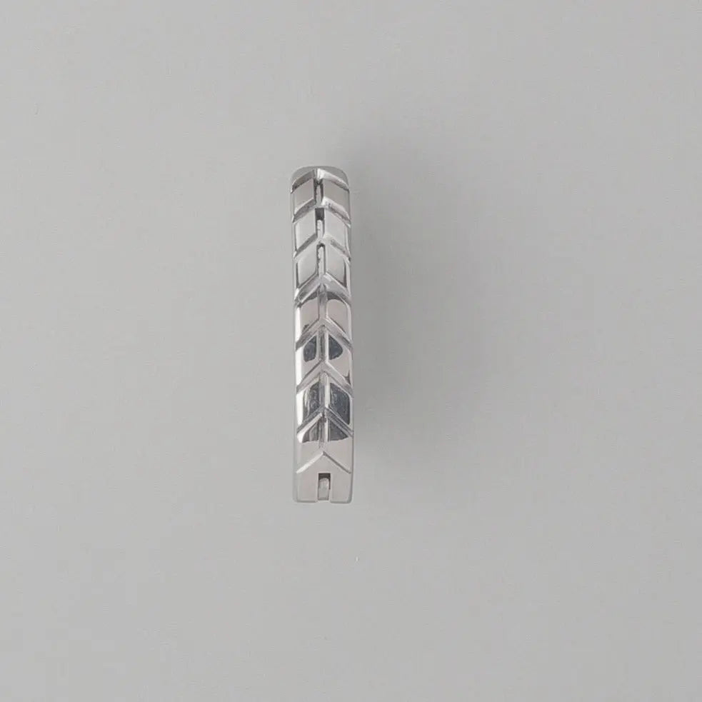 Hinged Clicker Belly Button Ring Tyre Tracks in Silver - Titanium