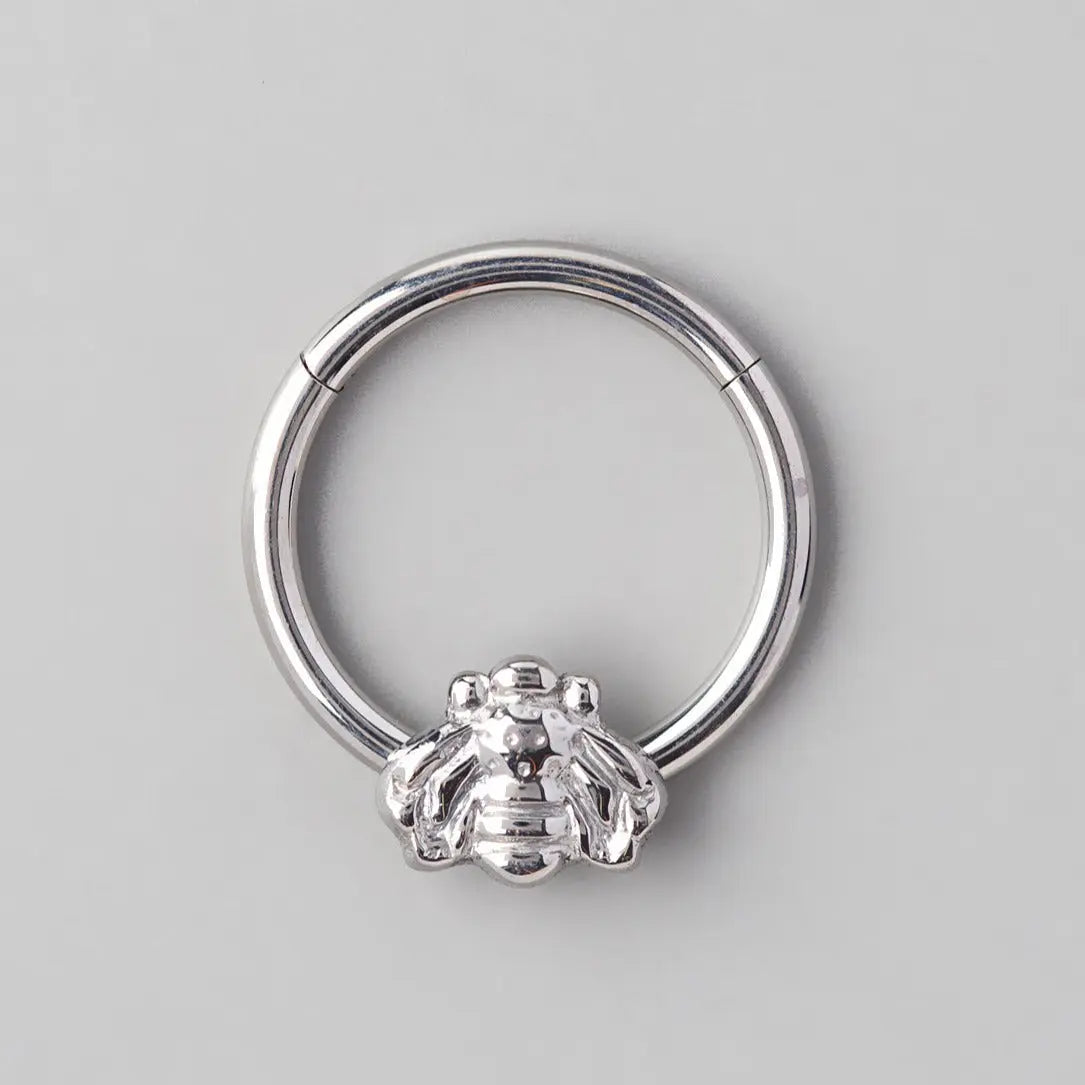 Hinged Segment Ring Bumble Bee in Silver - Titanium - Camden Body Jewellery