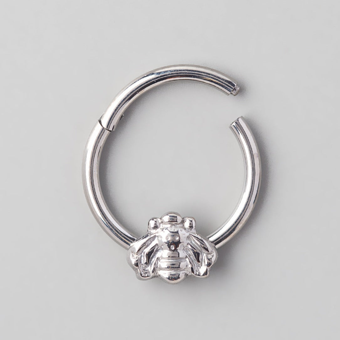 Hinged Segment Ring Bumble Bee in Silver - Titanium - Camden Body Jewellery