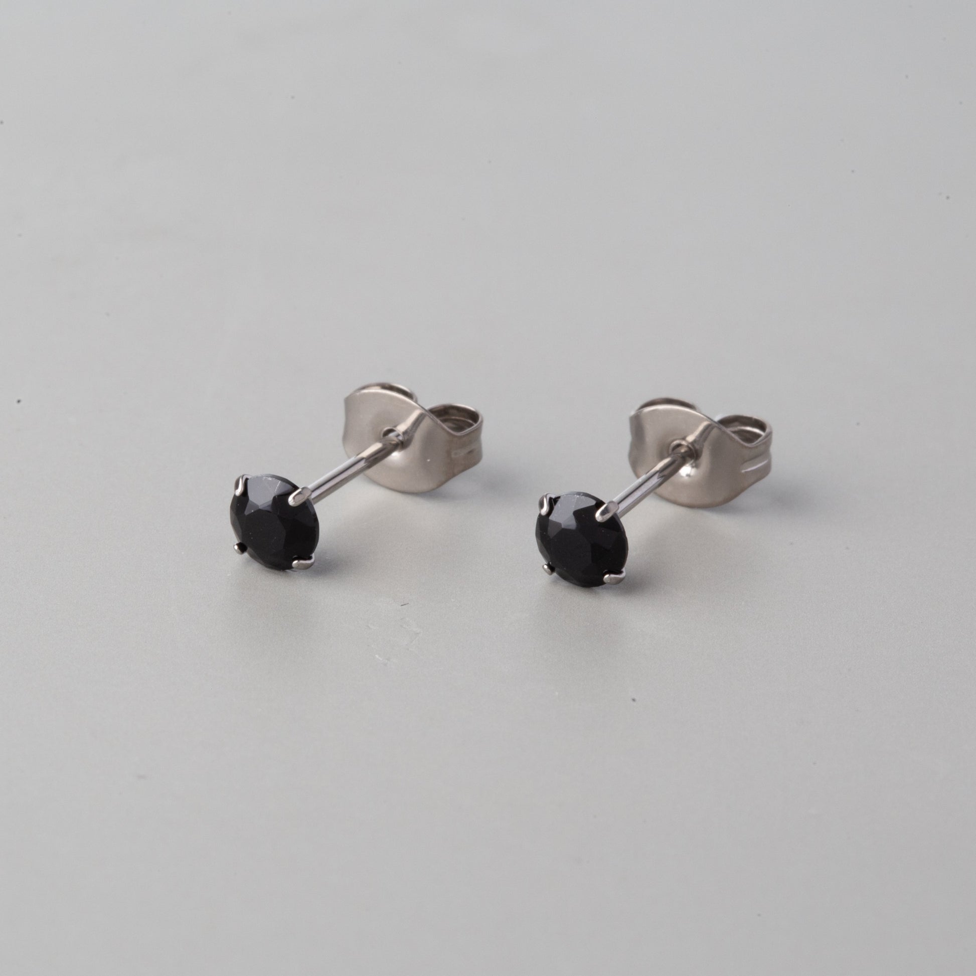 Prong Set Black Onyx Earrings - Titanium - Camden Body Jewellery
