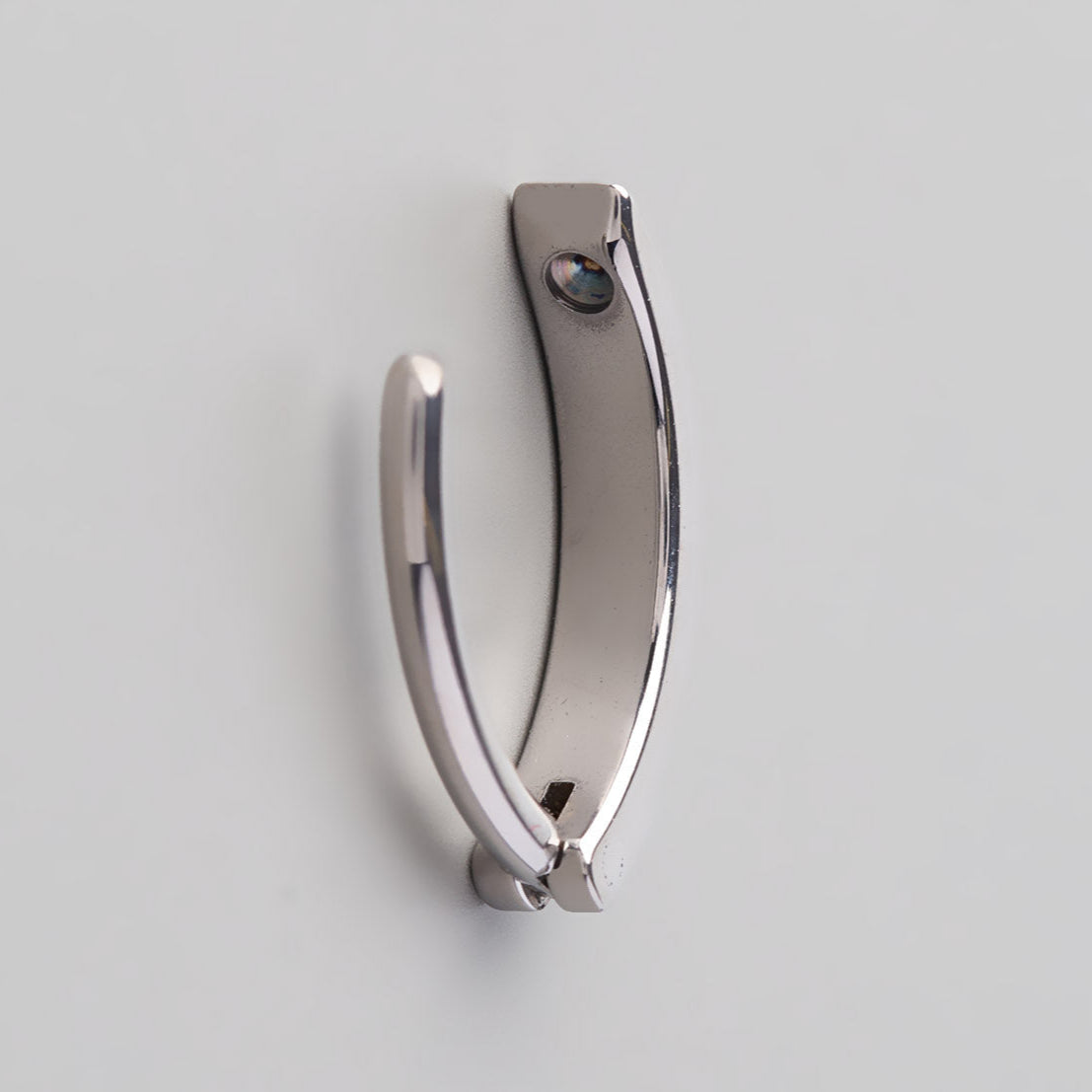 Hinged Belly Bar Pyramid Cuts in Silver - Titanium
