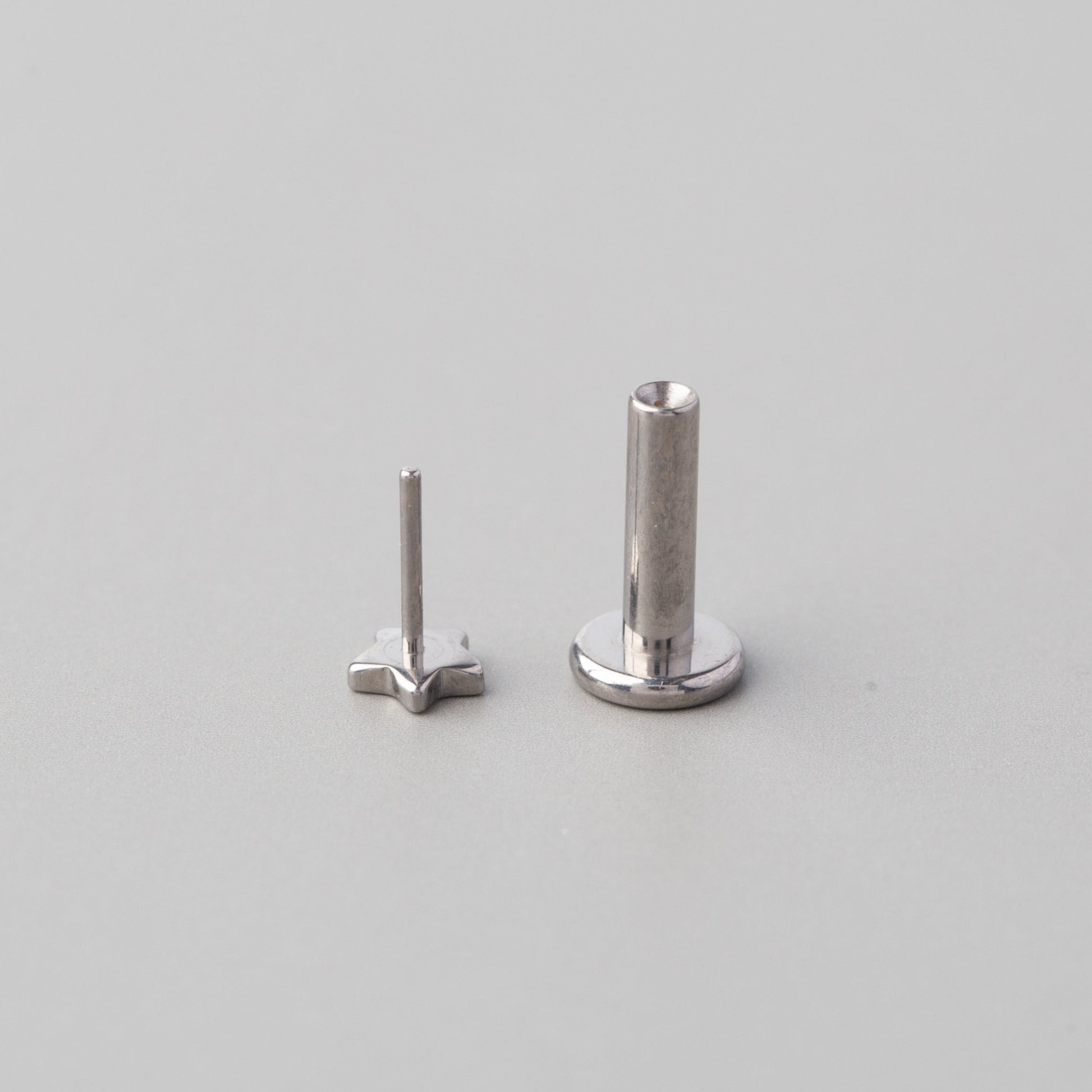 Star Threadless Labret in Silver - Titanium - Camden Body Jewellery