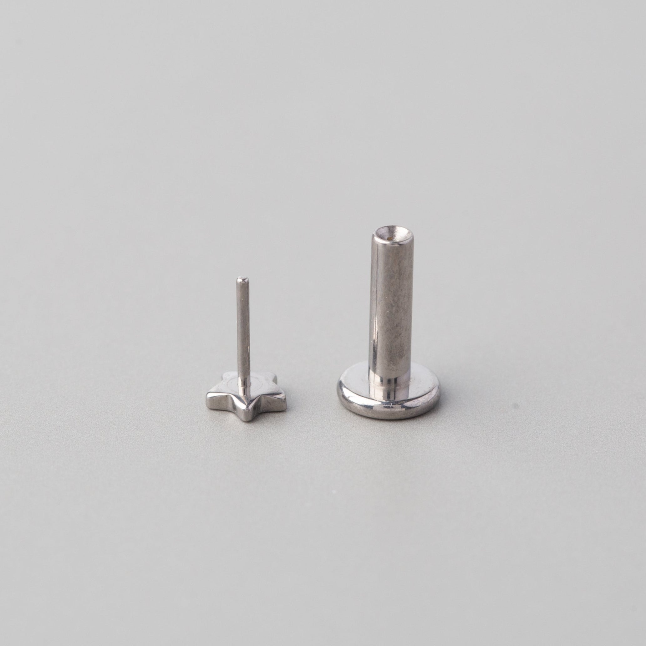 Star Threadless Labret in Silver - Titanium - Camden Body Jewellery