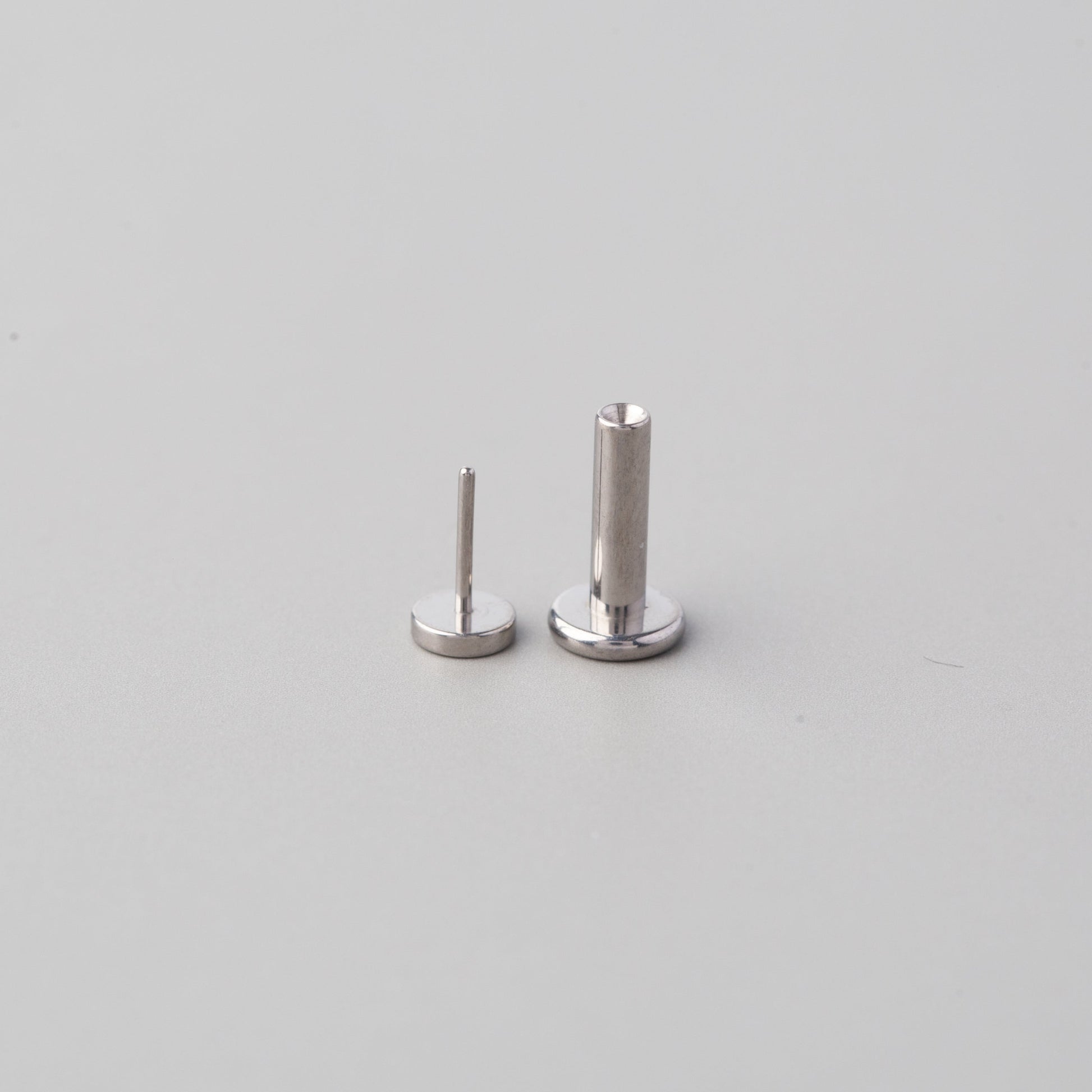 Dish Threadless Labret in Silver - Titanium - Camden Body Jewellery