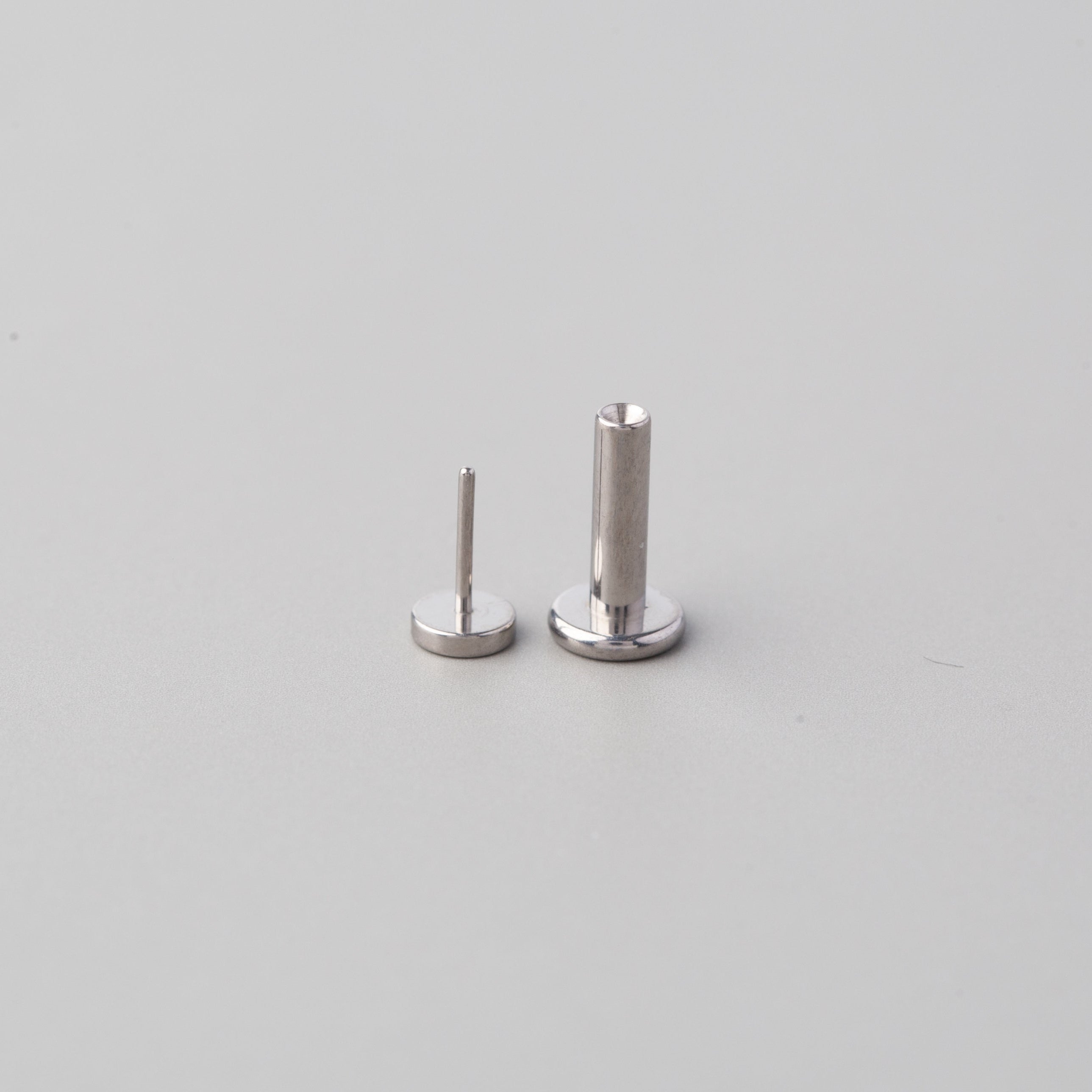 Dish Threadless Labret in Silver - Titanium - Camden Body Jewellery