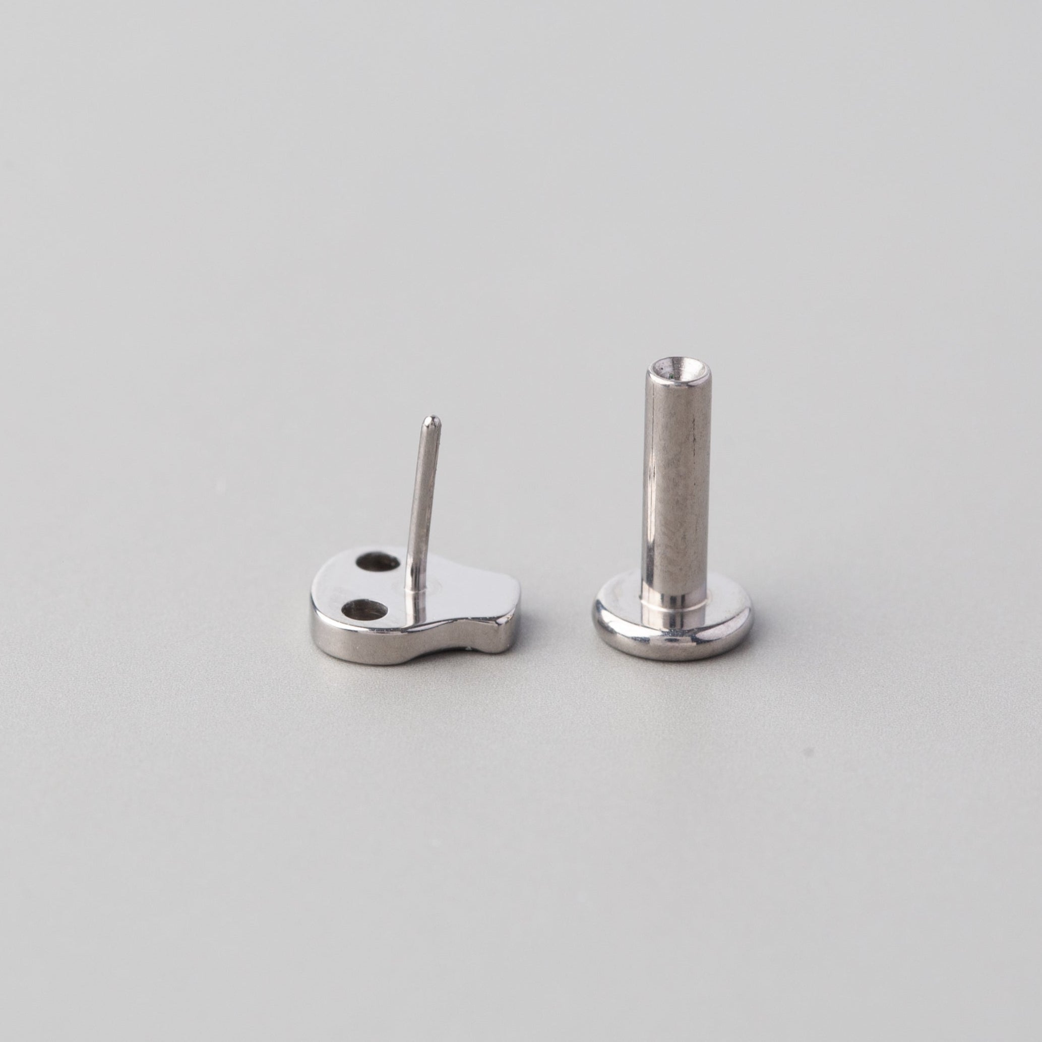 Skull Threadless Labret in Silver - Titanium - Camden Body Jewellery