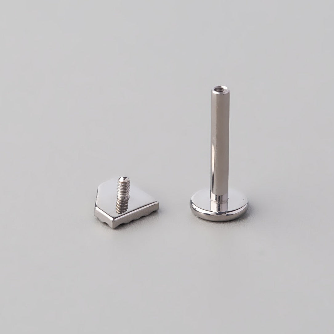 Diamond Ridged Labret - Titanium - Camden Body Jewellery