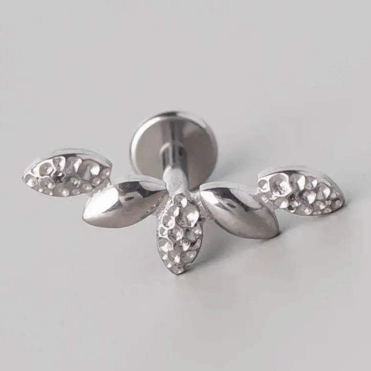 Gap Bumped Cut 5 Leaves Labret - Camden Body Jewellery