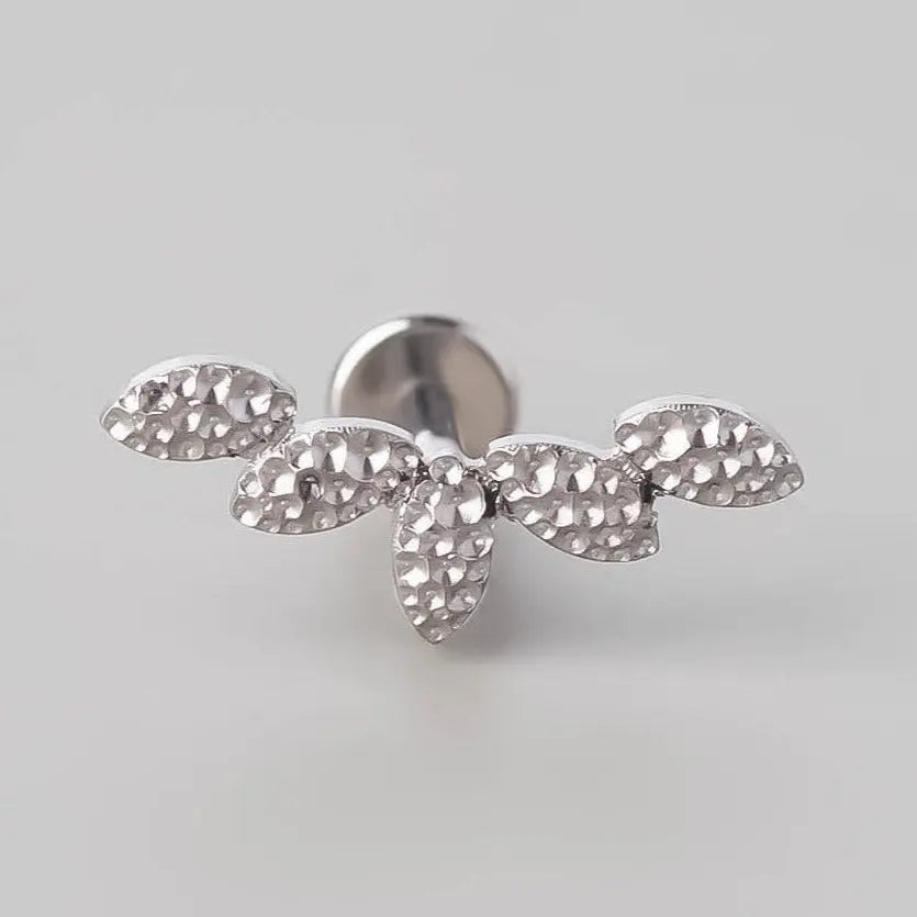 Bumped Cut 5 Leaves Flat Back Labret - Titanium