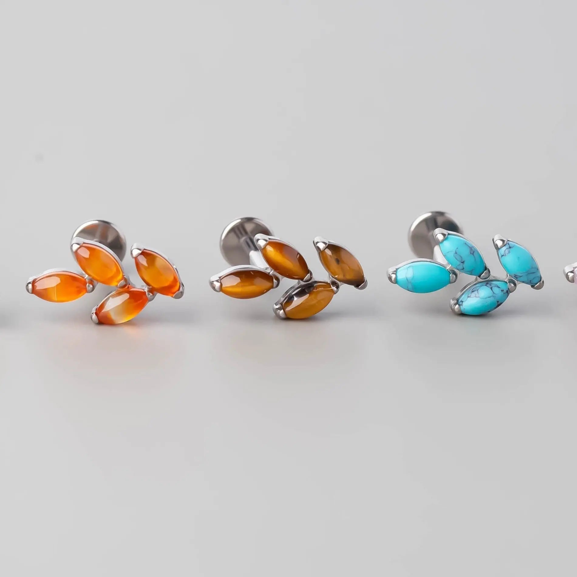 Quadruple Leaf Stone Labret in Red Onyx - Titanium - Camden Body Jewellery