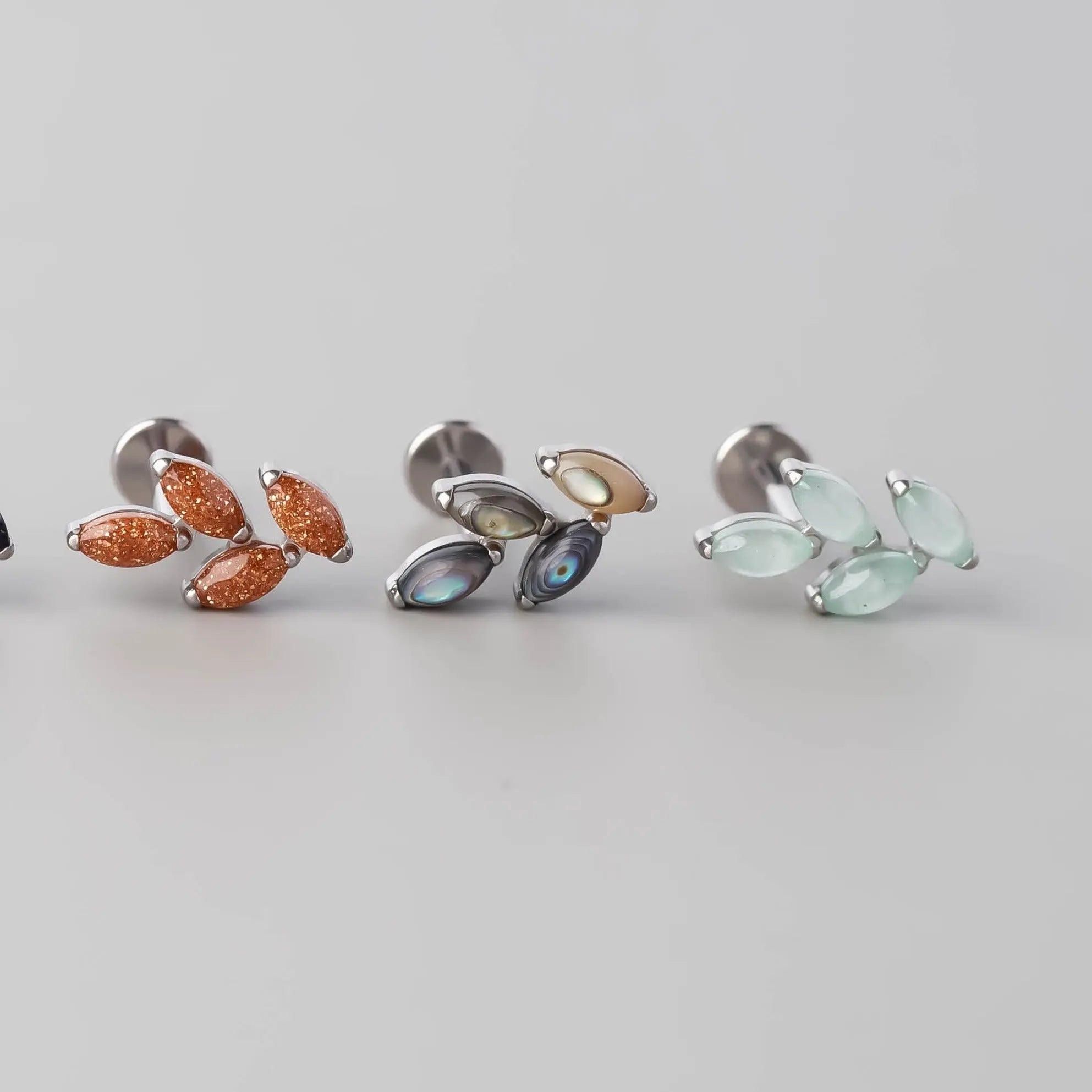 Quadruple Leaf Stone Labret in Red Onyx - Titanium - Camden Body Jewellery