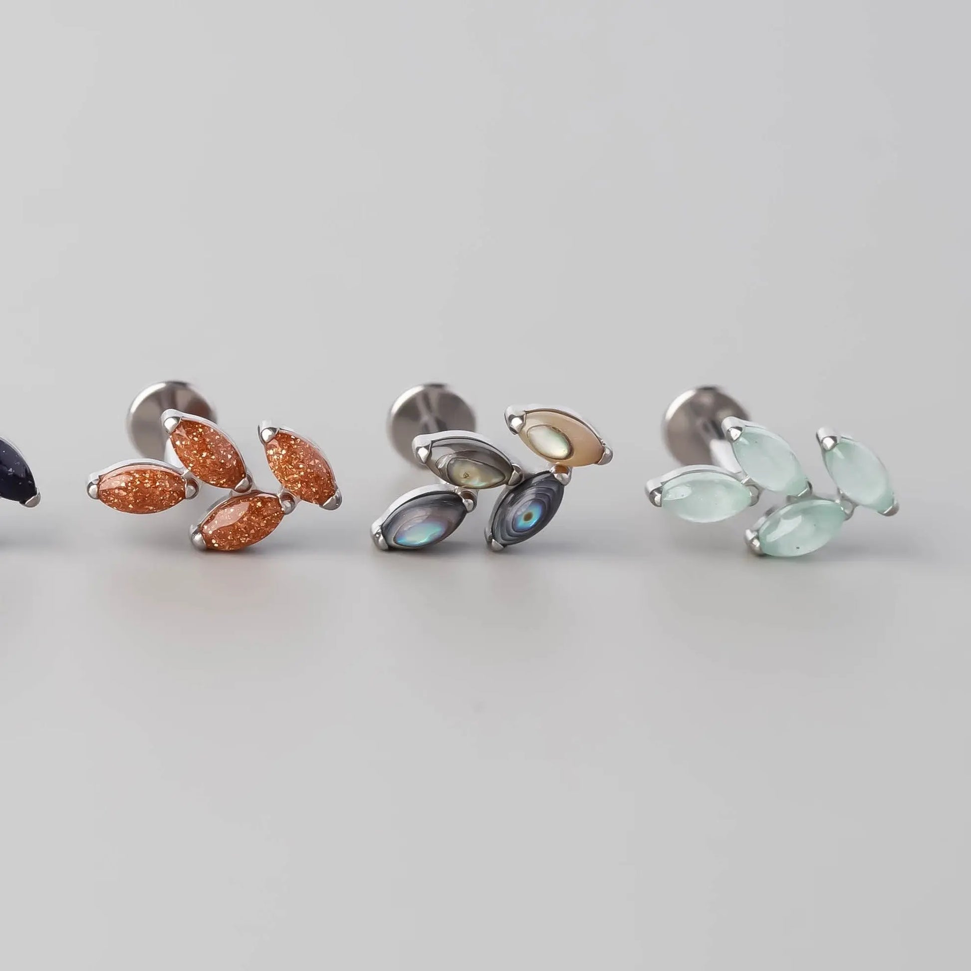 Quadruple Leaf Stone Labret in Brown Sandstone - Titanium - Camden Body Jewellery